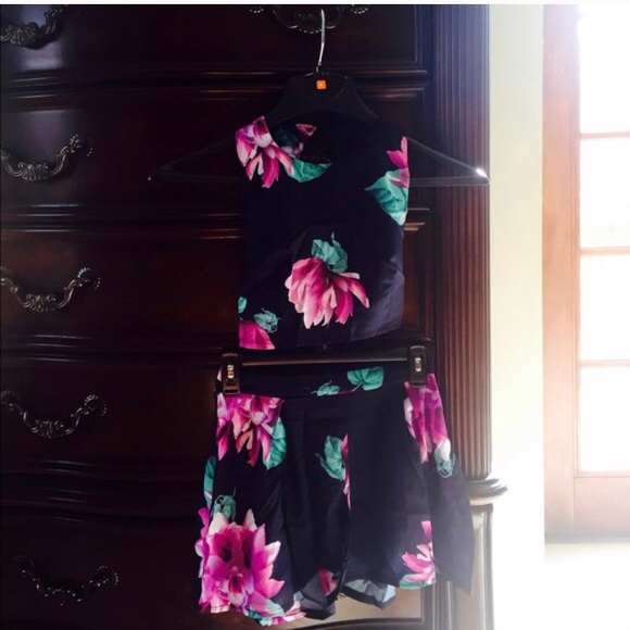 Floral 2 piece set NWOT - Picture 2 of 3